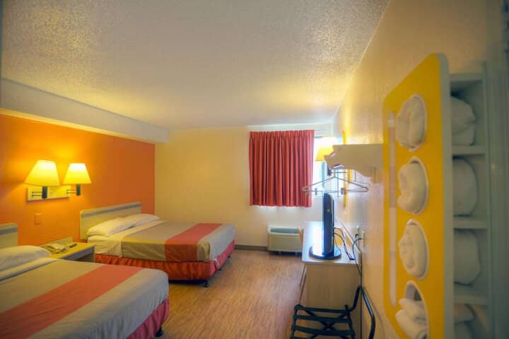 Room 33 of 61