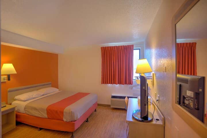 Room 25 of 61