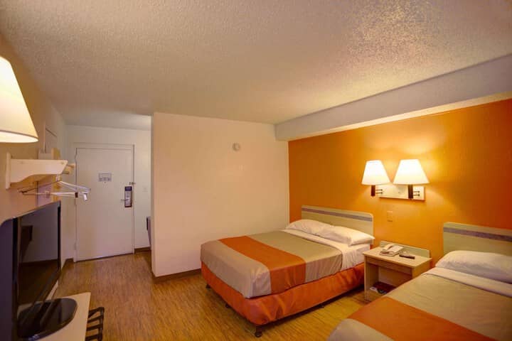 Room 32 of 61