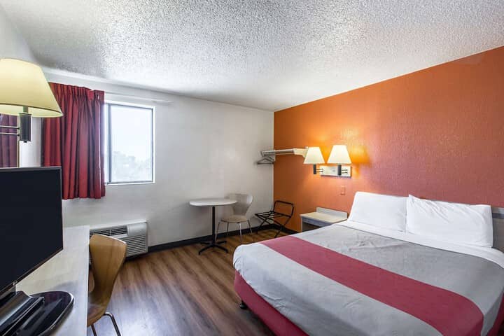 Room 28 of 61